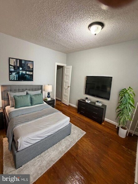 Foto del edificio - 5928 N Lawrence St
