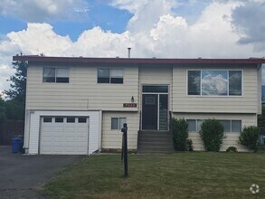 Building Photo - 9170 Coote St