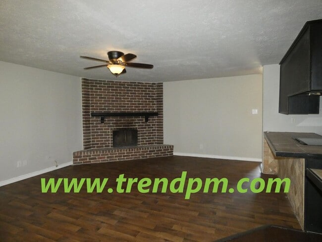Building Photo - Recently updated 3/2/2 in NRH close to sch...