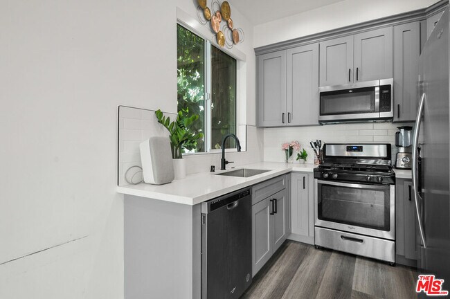 Foto del edificio - 1255 N Gower St