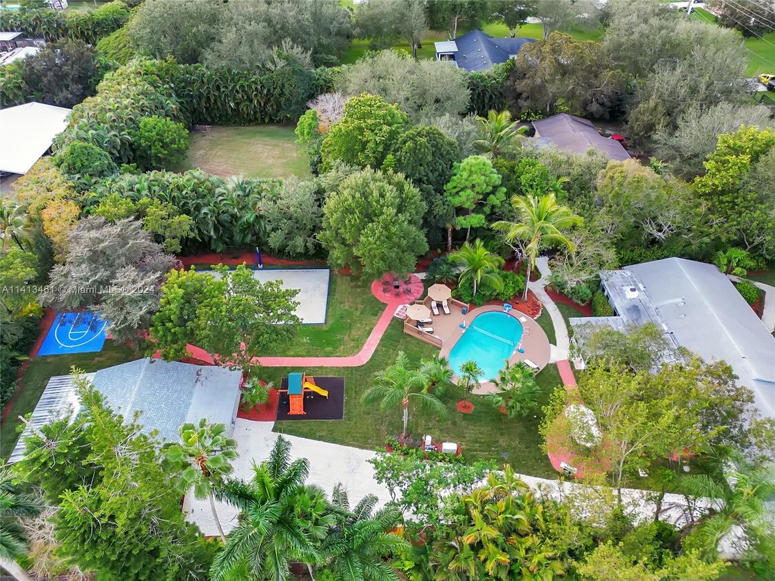 Foto principal - 14330 SW 20th St