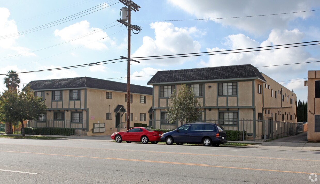 Primary Photo - 13071-13073 San Fernando Rd