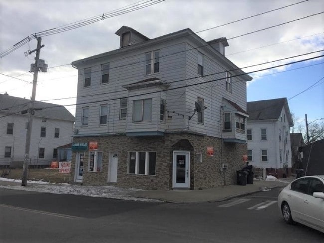 Building Photo - 664 Plainfield St