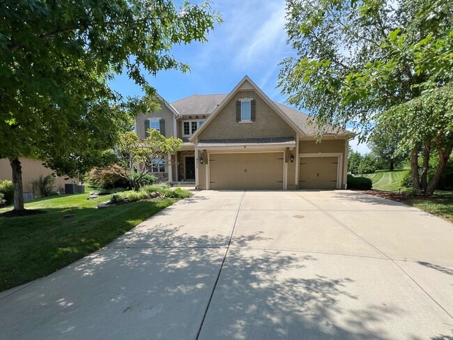 Building Photo - SEE IT NOW: Luxury 5-Bed Home in Wilshire ...