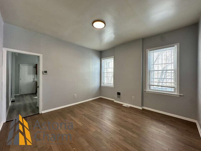 Foto del edificio - 3 Bedroom End Unit near Coppin State with Fenced Yard