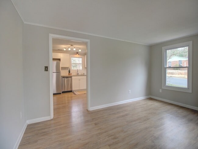 Building Photo - 3 bedroom ranch home with fenced yard!