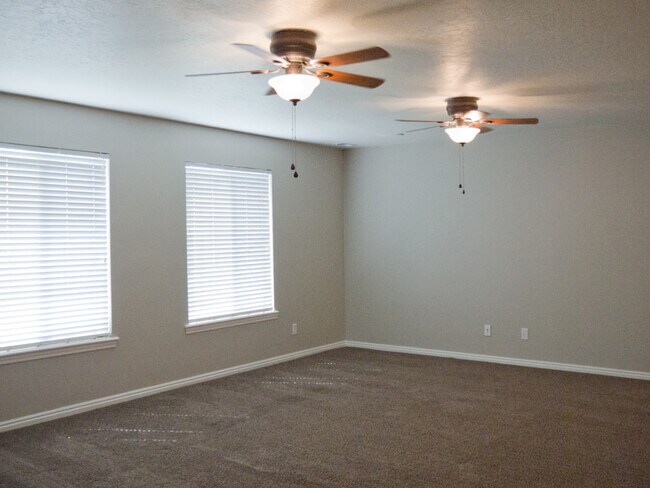 Living room - 963 W 670 S