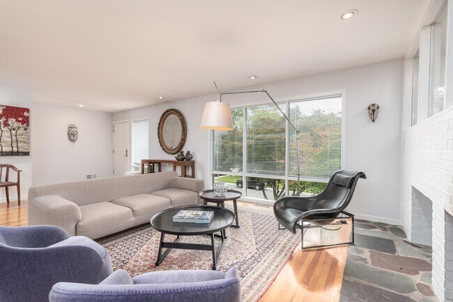 Foto del edificio - 3122 Brooklawn Terrace