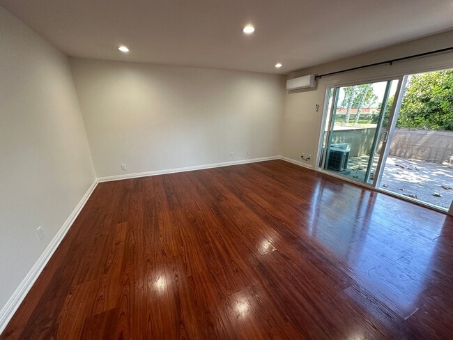 Building Photo - Spacious & Bright 1 bedroom apartment in S...
