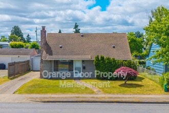 Building Photo - 834 S 72nd St