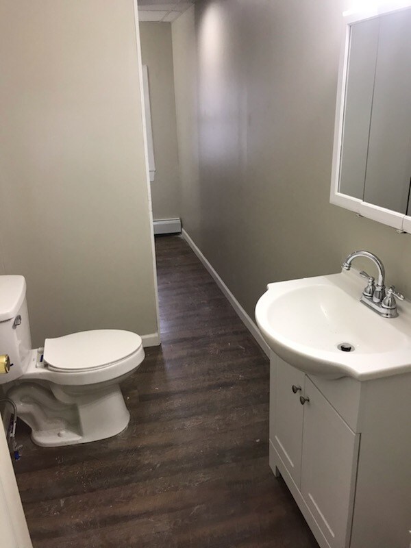 Foto del edificio - 241 W Broad St