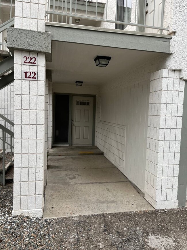 Building Photo - Two Bedroom Ground Floor Condo Near Presco...