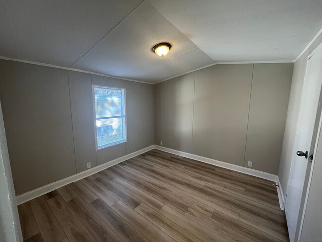 Building Photo - Colony Oaks Homes