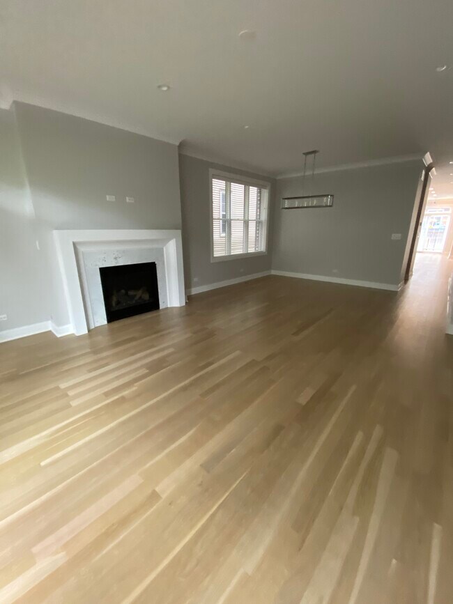 Foto del edificio - 3229 N Kenmore Ave