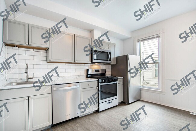 Building Photo - 216 Lexington #1 - Gorgeous 2 bedroom