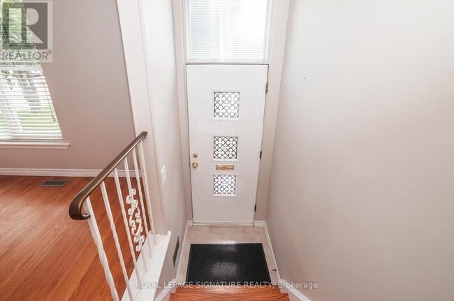 Building Photo - 92 Fortrose Crescent