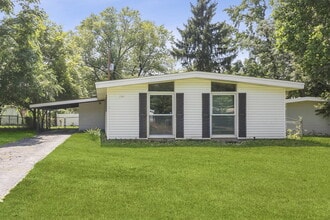 Building Photo - 790 Pebble Ln