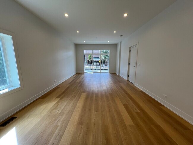 Foto del edificio - 2042 W Washington Blvd
