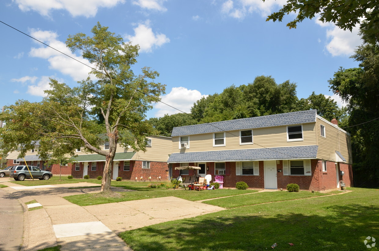 Primary Photo - Hillside Manor Apartments