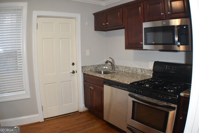 Building Photo - 656 Timm Valley Rd NE