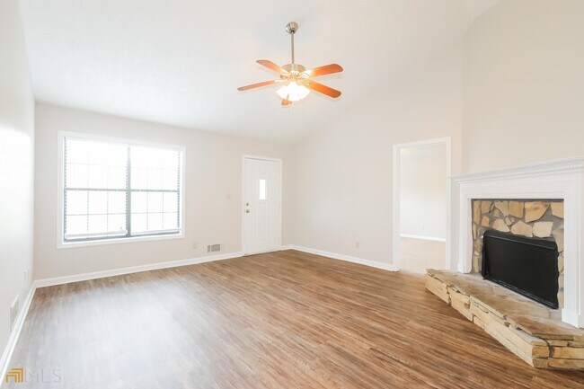 Building Photo - 536 Oakview Dr