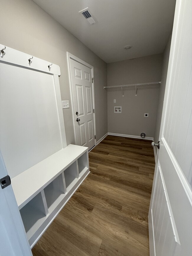 Building Photo - 102 Berkshire Cir