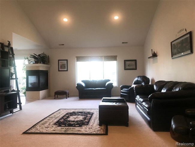 Building Photo - 14474 Shadywood Dr