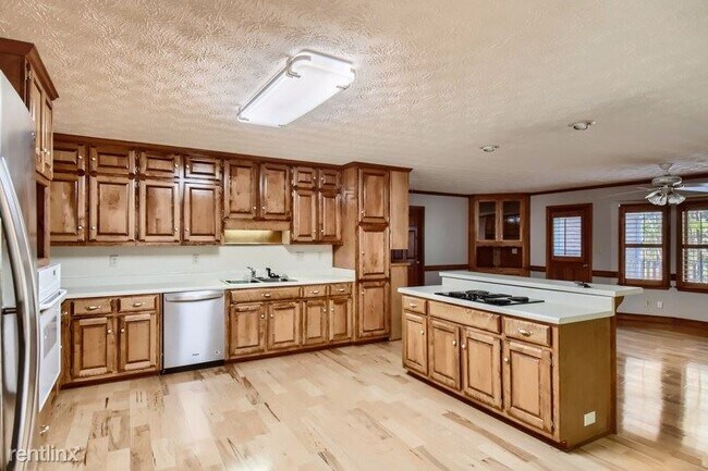 Building Photo - 4 br, 2 bath House - 362 Clyde Court