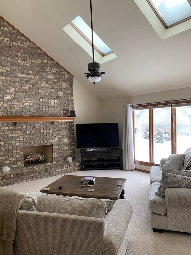 Foto del edificio - 428 Millcreek Ln
