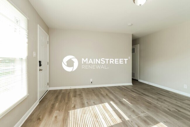 Building Photo - 3 Bedroom Pet-Friendly Home in Louisville, KY with Main Street Renewal