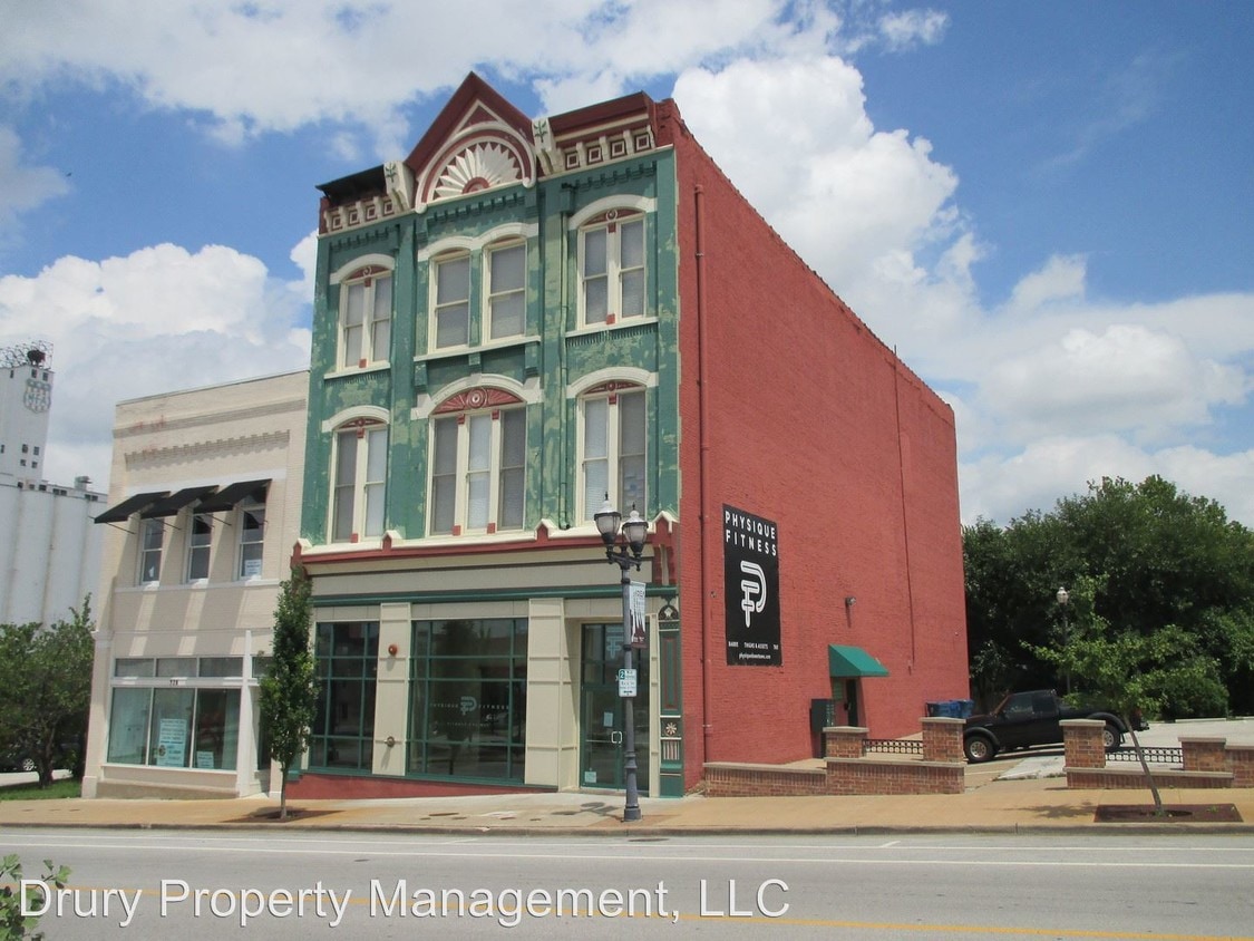 Primary Photo - 302 N Boonville Ave