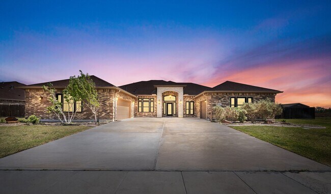 Foto del edificio - Spacious Luxury Home in London ISD – 5 Bed...