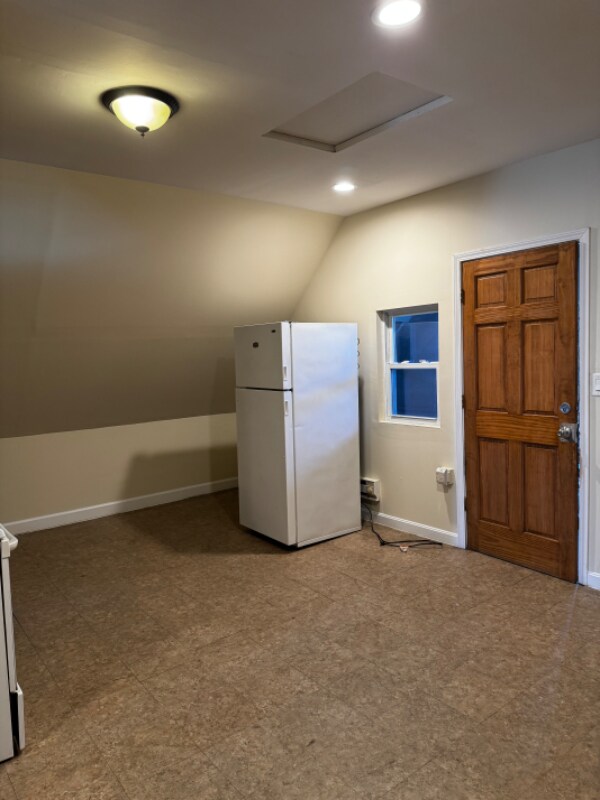Building Photo - 5501 W Wrightwood Ave