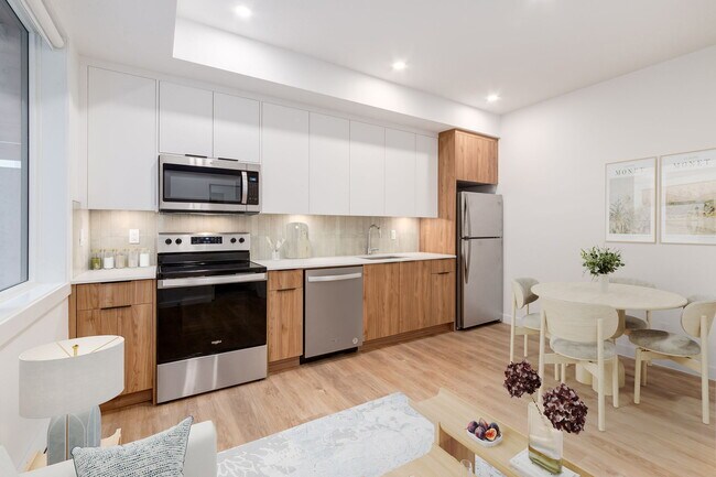 Photo du bâtiment - Pet-Friendly 1-Bedroom Lower Suite in North Glenmore Park
