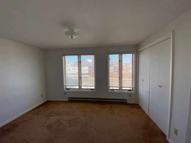 Building Photo - 811 E Murray St
