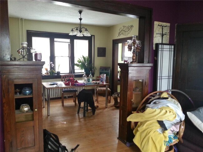 Building Photo - 1099 17th Ave SE