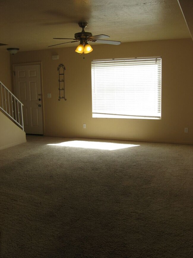 Foto del edificio - 3 Bedroom 2.5 Bath Townhouse