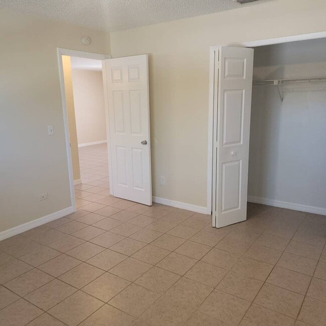 Foto del edificio - 4030 78th Ave N