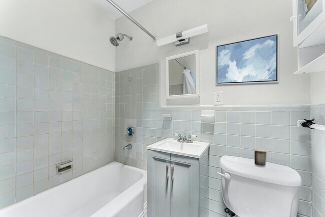 Building Photo - 21 W 12th St