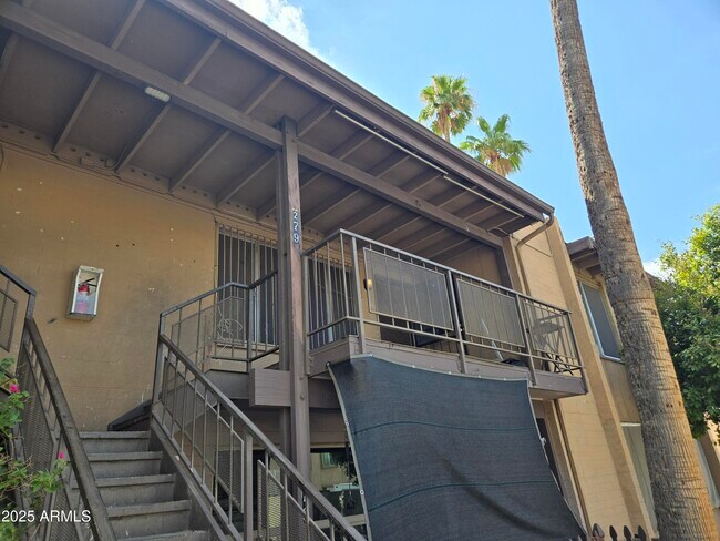 Foto del edificio - 2415 W Hazelwood St