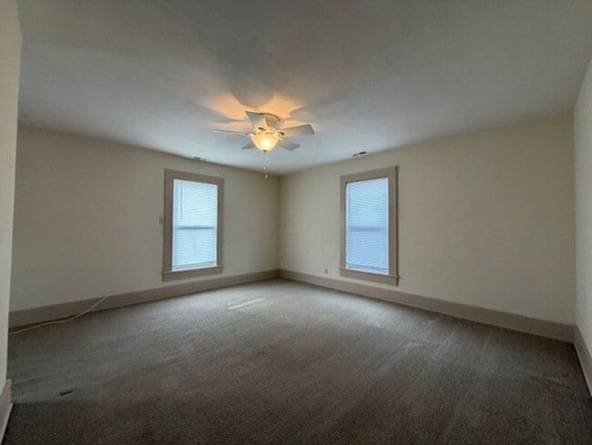 Building Photo - 22 1/2-22 1/2 Willis Ave