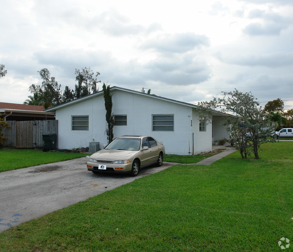 Primary Photo - 4520-4530 SW 43rd Ter