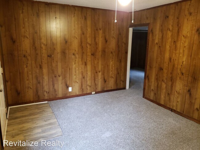 Building Photo - 2 br, 1 bath House - 319 W. Main St