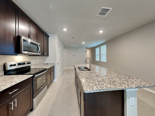 Building Photo - 2410 Brassie Ct