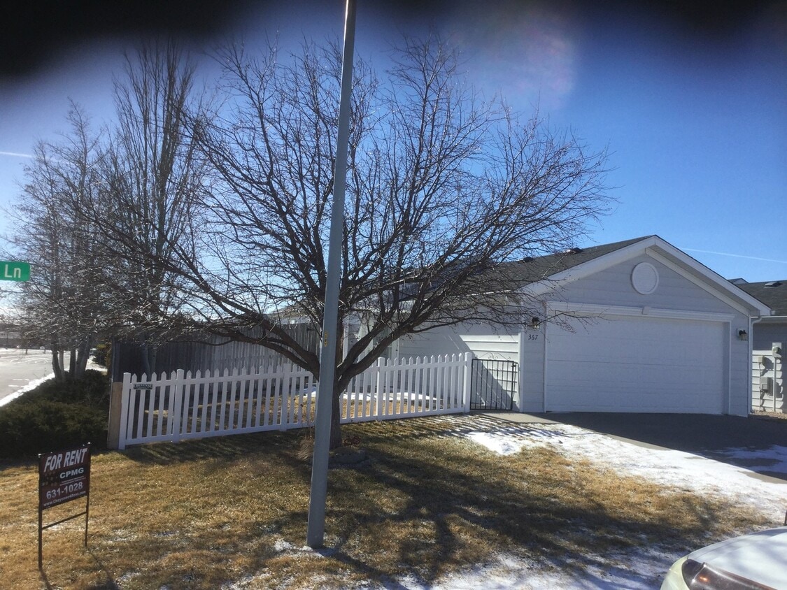 Primary Photo - 2 BEDROM, 2 BATHROOM, SINGLE LEVEL TOWNHOU...