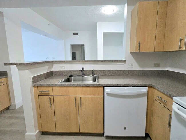 Foto del edificio - 533 NE 3rd Ave