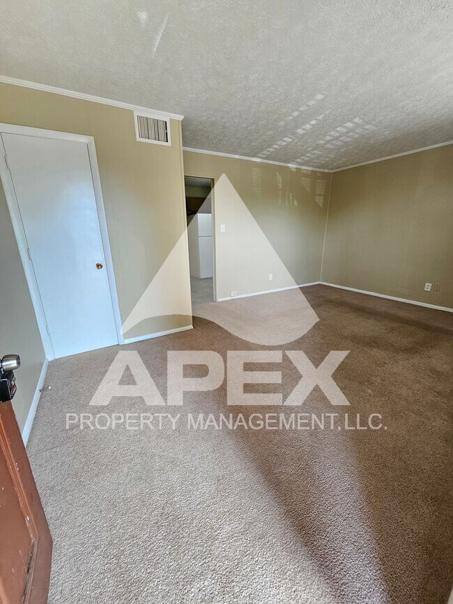 Foto del edificio - Spacious 1 Bd - 1Ba Apartment in North Kno...