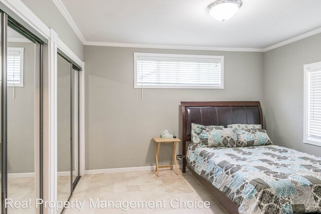 Building Photo - 214 E Ellis Ave