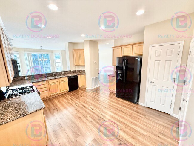 Building Photo - Beautiful townhome in South Meadows!  3-be...