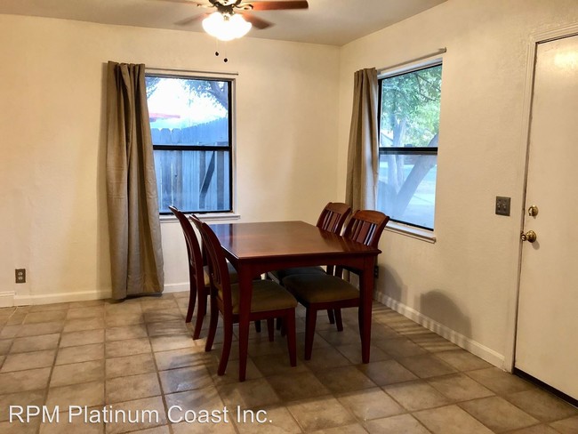 Foto del edificio - 2 br, 2 bath House - 4527 E. Fairmont Ave.